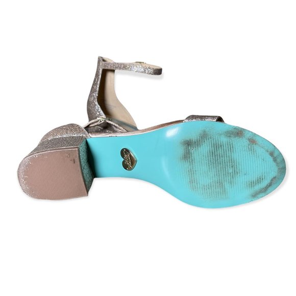 Betsey Johnson Gold Block heel sandal - Picture 6 of 7